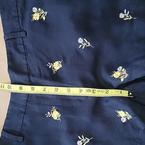 Loft Size 8 Navy Blue with Yellow & White Embroidered Floral Linen Blend Shorts - Picture 8 of 11